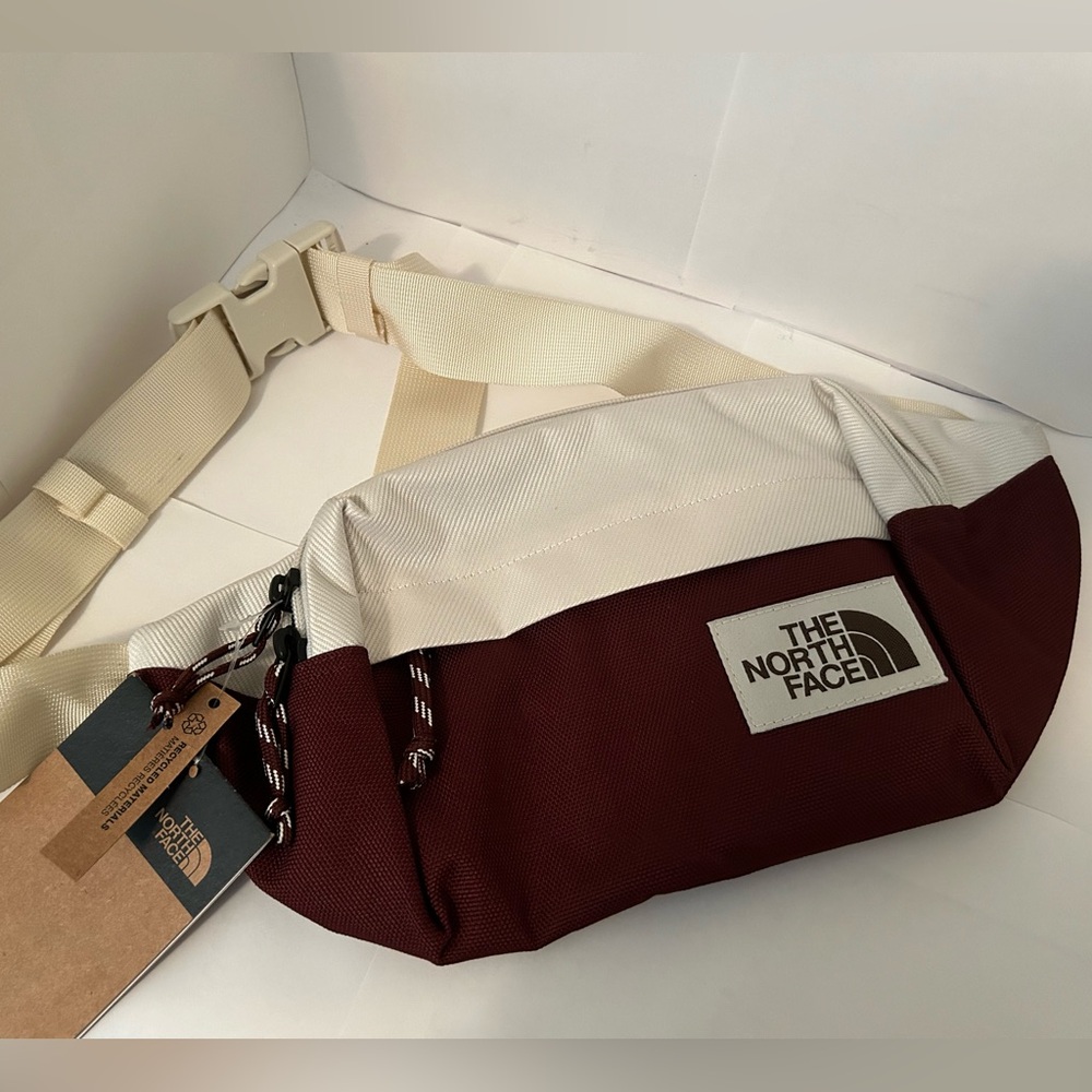(NWT) The North Face belt bag